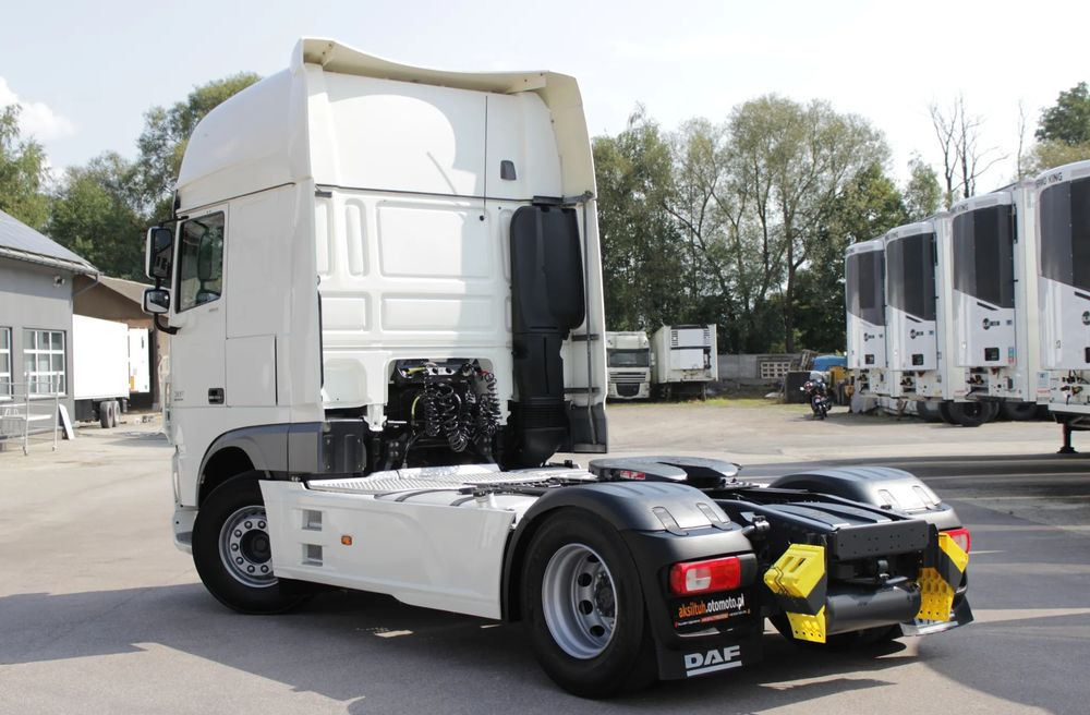 DAF XF 106.460 / SUPER SPACE CAB / AUTOMAT / STANDARD / LODÓWKA / SUPER STAN - Çekici: fotoğraf 2 DAF XF 106.460 / SUPER SPACE CAB / AUTOMAT / STANDARD / LODÓWKA / SUPER STAN - Çekici: fotoğraf 2