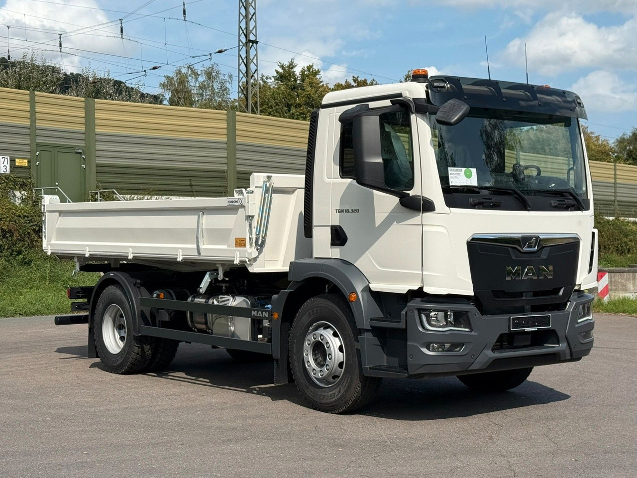 MAN TGM 18.320 4X2 / Euro 6e 3-Seiten-Kipper - Damperli kamyon: fotoğraf 2 MAN TGM 18.320 4X2 / Euro 6e 3-Seiten-Kipper - Damperli kamyon: fotoğraf 2