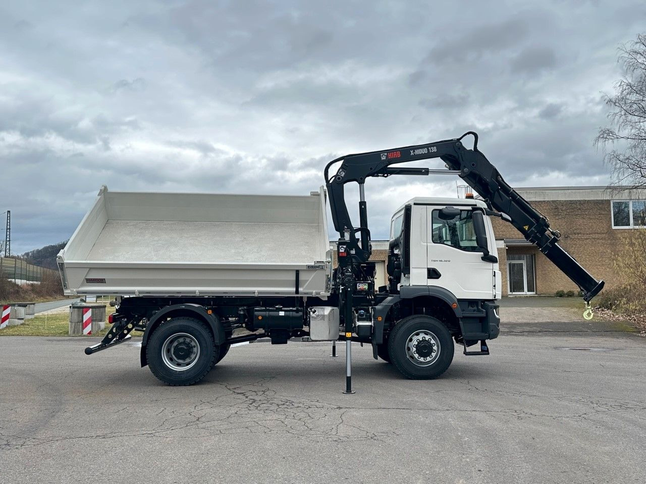 MAN TGM 18.320 4x4 Euro6e Hiab X-HiDuo 138DS-3 - Damperli kamyon, Vinçli kamyon: fotoğraf 4 MAN TGM 18.320 4x4 Euro6e Hiab X-HiDuo 138DS-3 - Damperli kamyon, Vinçli kamyon: fotoğraf 4