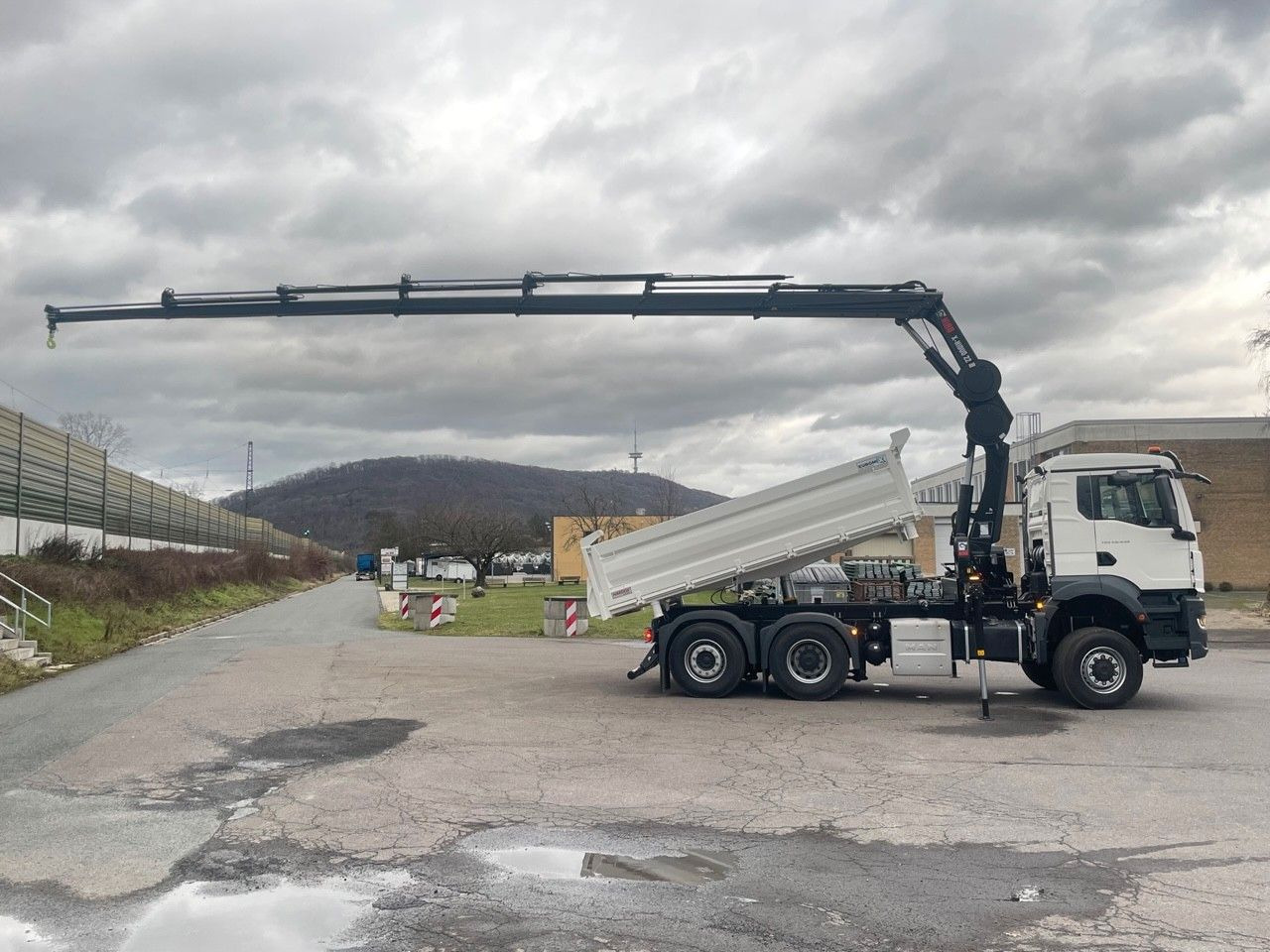 Damperli kamyon, Vinçli kamyon MAN TGS 28.440 6x4-4/3-Seiten- Kipper / Hiab 228-6: fotoğraf 15