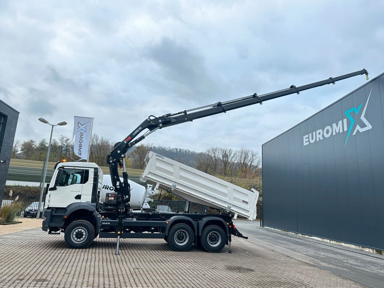 MAN TGS 33.440 6x6 /3-Seiten- Kipper / Kran HIAB 302 - Damperli kamyon, Vinçli kamyon: fotoğraf 1 MAN TGS 33.440 6x6 /3-Seiten- Kipper / Kran HIAB 302 - Damperli kamyon, Vinçli kamyon: fotoğraf 1