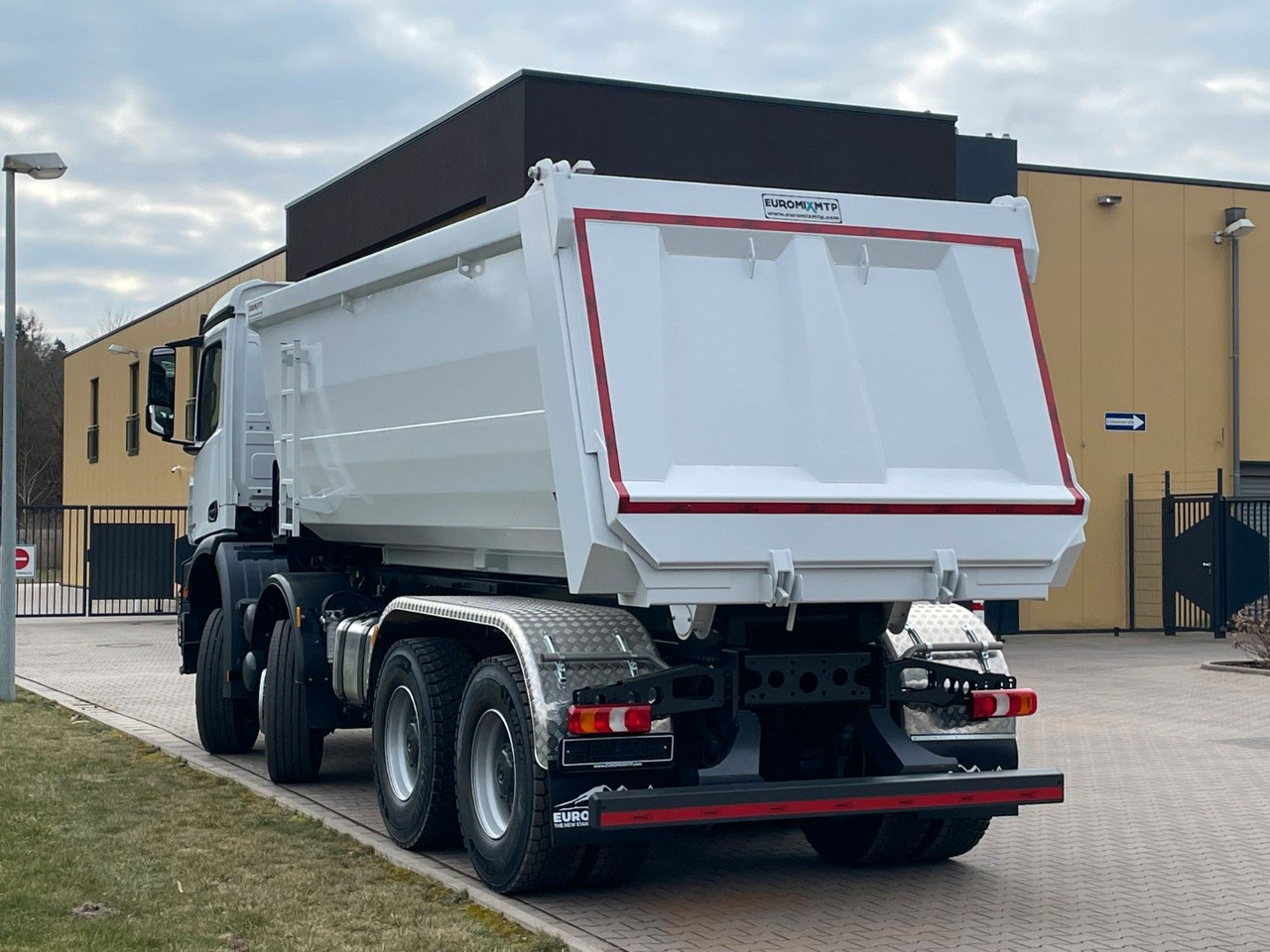 Mercedes-Benz 4142 8X4 Mulden- Kipper - EuromixMTP - Damperli kamyon: fotoğraf 5 Mercedes-Benz 4142 8X4 Mulden- Kipper - EuromixMTP - Damperli kamyon: fotoğraf 5