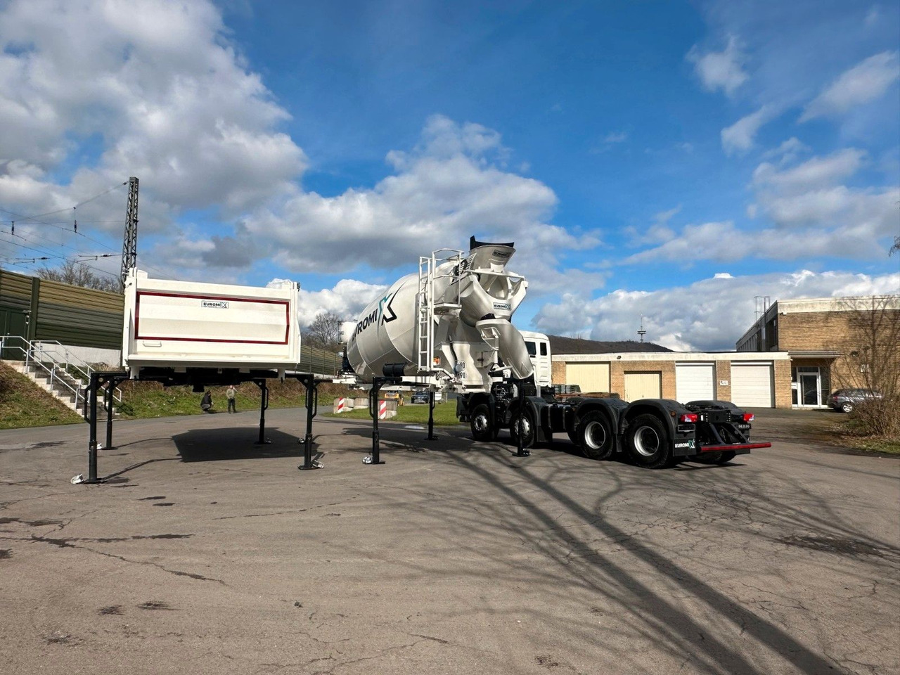 Volvo FMX 460 8x4 / WECHSELSYSTEM KIPPER+MISCHER Volvo FMX 460 8x4 / WECHSELSYSTEM KIPPER+MISCHER - Damperli kamyon: fotoğraf 1 Volvo FMX 460 8x4 / WECHSELSYSTEM KIPPER+MISCHER Volvo FMX 460 8x4 / WECHSELSYSTEM KIPPER+MISCHER - Damperli kamyon: fotoğraf 1
