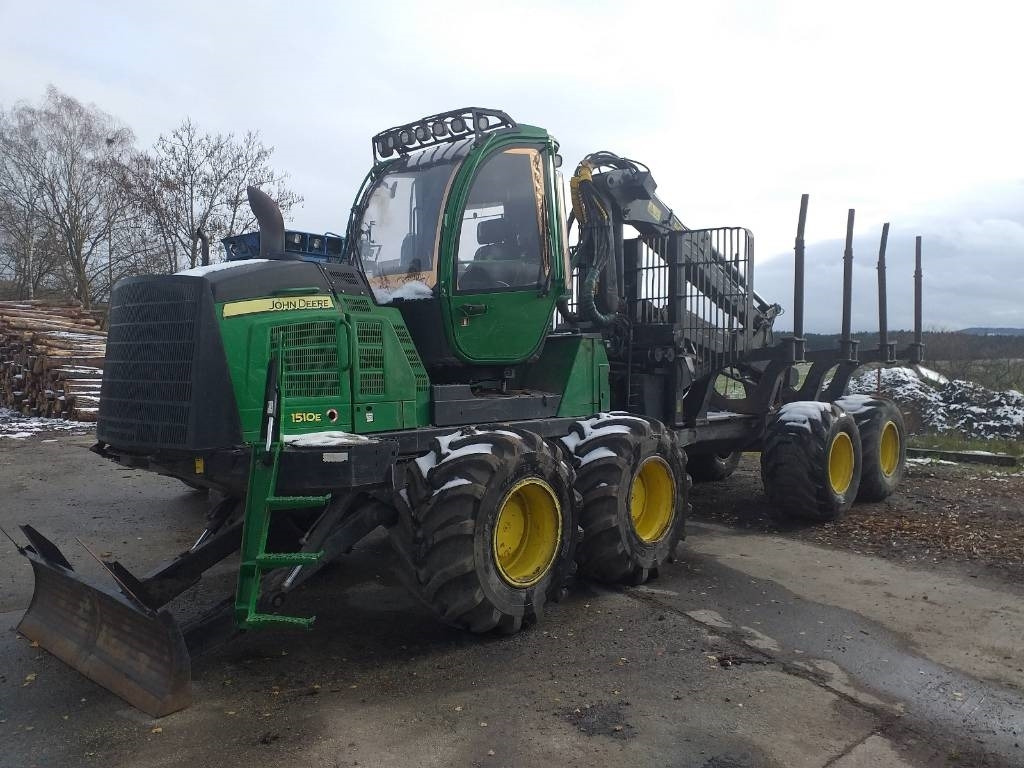 John Deere 1510 E - Forwarder: fotoğraf 1 John Deere 1510 E - Forwarder: fotoğraf 1