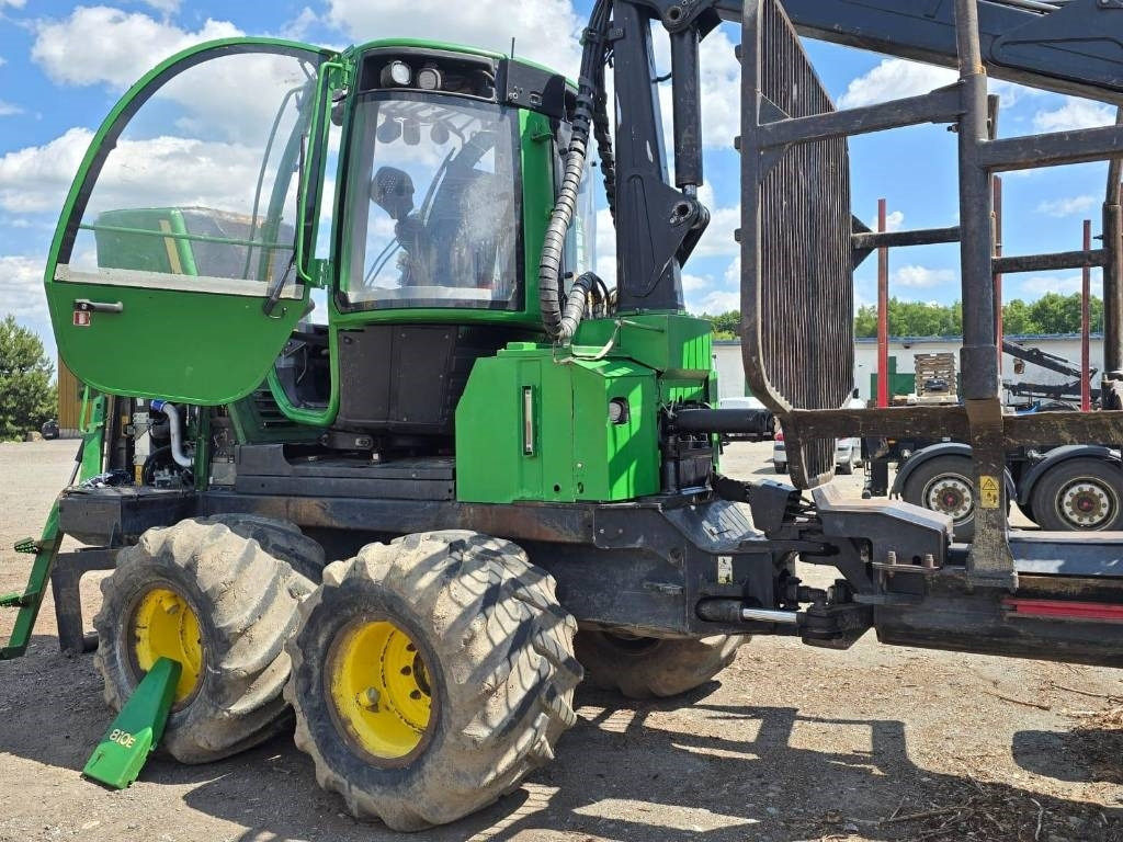 John Deere 810 E - Forwarder: fotoğraf 4 John Deere 810 E - Forwarder: fotoğraf 4