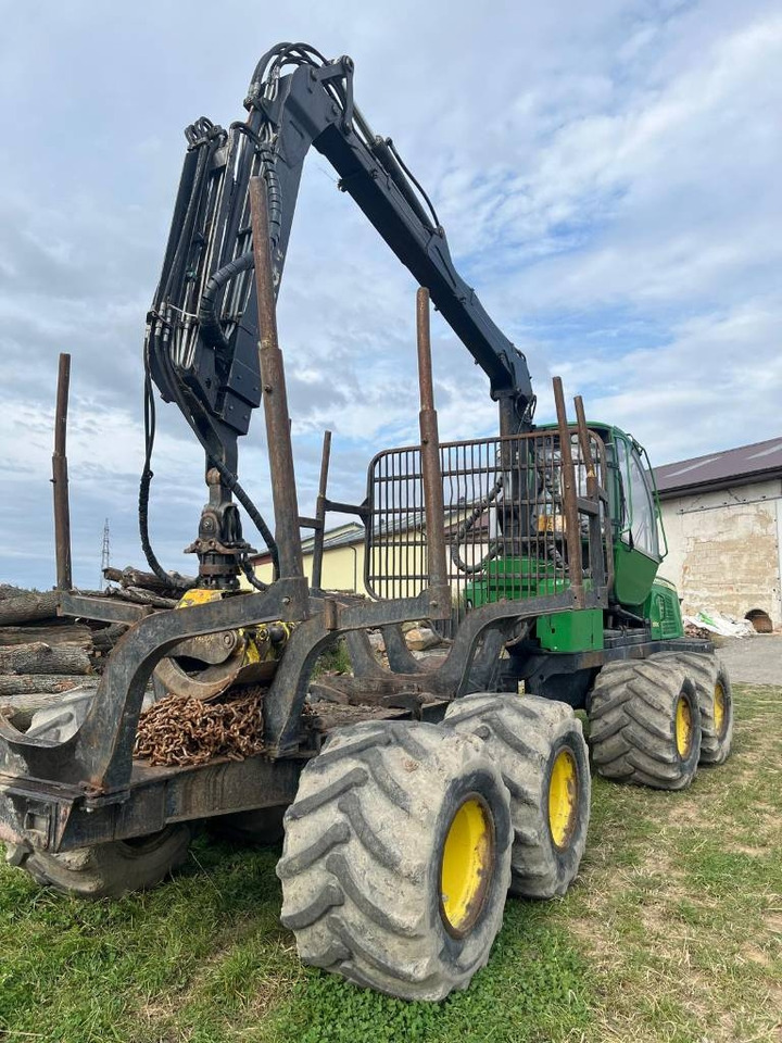John Deere 810 E - Forwarder: fotoğraf 1 John Deere 810 E - Forwarder: fotoğraf 1