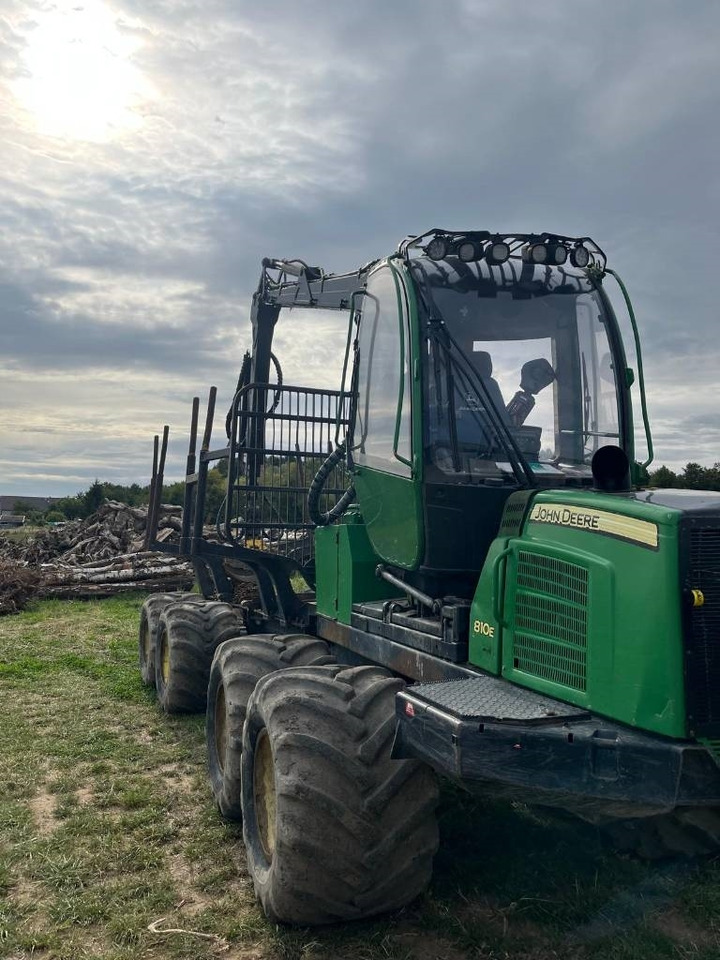John Deere 810 E - Forwarder: fotoğraf 3 John Deere 810 E - Forwarder: fotoğraf 3