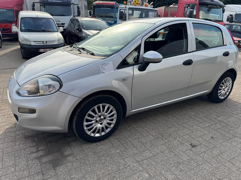 Fiat Punto **EURO 6B-AIRCO-5DOOR** - Sedan araba: fotoğraf 1 Fiat Punto **EURO 6B-AIRCO-5DOOR** - Sedan araba: fotoğraf 1