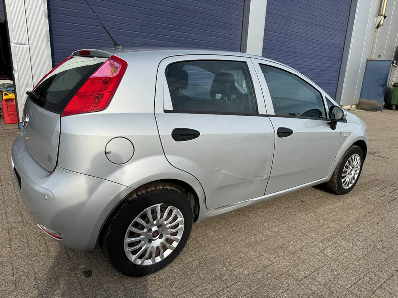 Fiat Punto **EURO 6B-AIRCO-5DOOR** - Sedan araba: fotoğraf 4 Fiat Punto **EURO 6B-AIRCO-5DOOR** - Sedan araba: fotoğraf 4