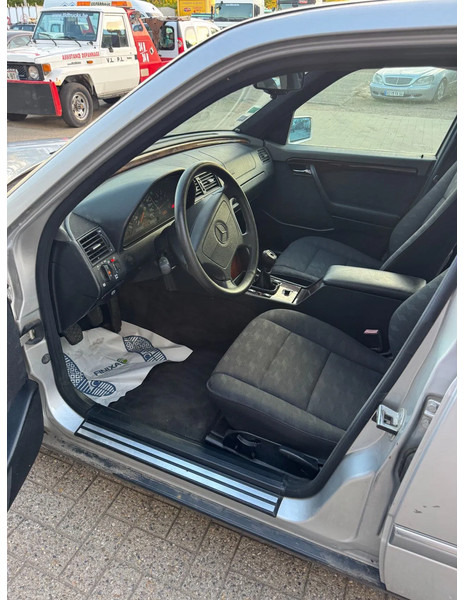 Sedan araba Mercedes-Benz C-Klasse **C180-PETROL-AC**: fotoğraf 9