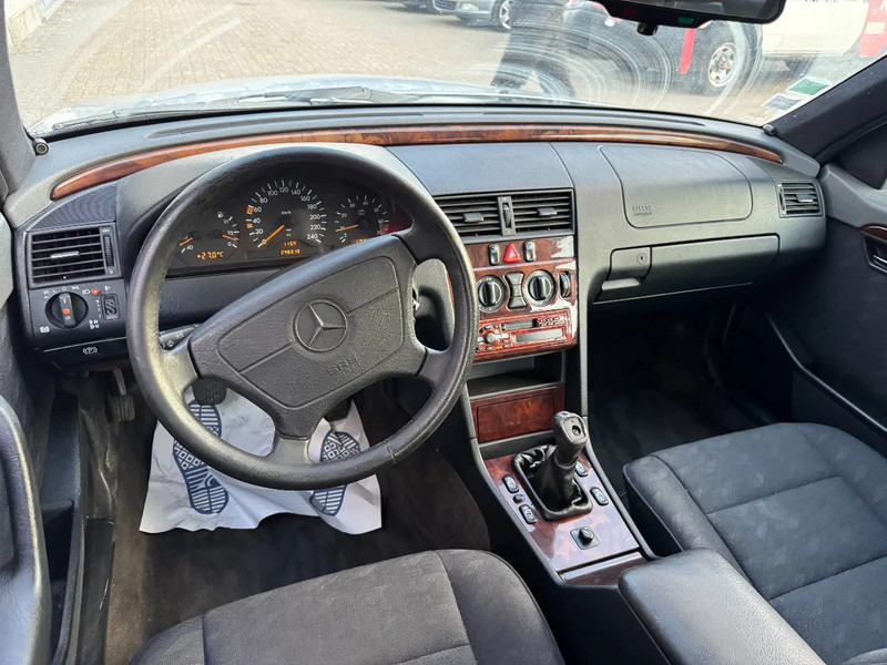Sedan araba Mercedes-Benz C-Klasse **C180-PETROL-AC**: fotoğraf 8
