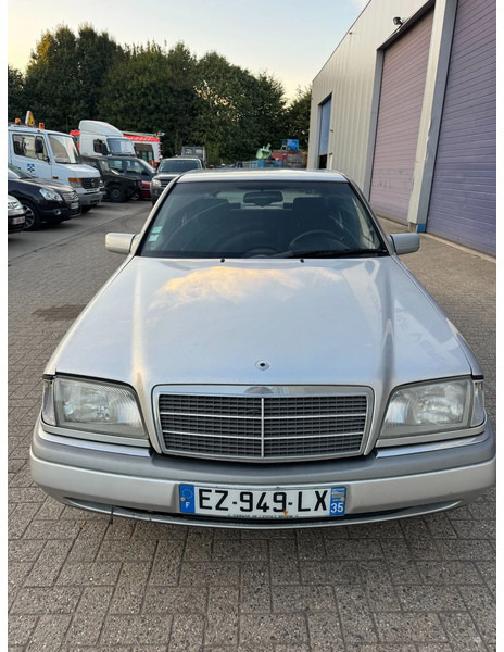 Mercedes-Benz C-Klasse **C180-PETROL-AC** - Sedan araba: fotoğraf 2 Mercedes-Benz C-Klasse **C180-PETROL-AC** - Sedan araba: fotoğraf 2