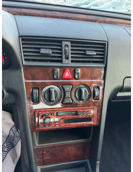 Sedan araba Mercedes-Benz C-Klasse **C180-PETROL-AC**: fotoğraf 11