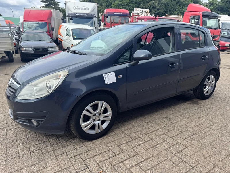 Opel Corsa **EURO4-AIRCO** - Sedan araba: fotoğraf 1 Opel Corsa **EURO4-AIRCO** - Sedan araba: fotoğraf 1