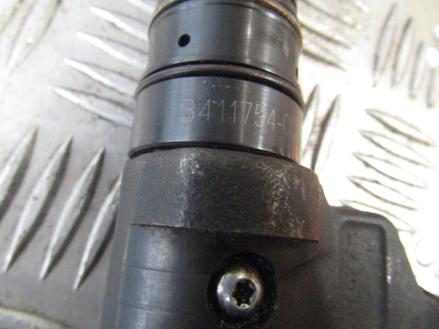 CUMMINS M11 INJECTORS P/NO 3411754 CC SET OF 6 - Yakıt sistemi - Kamyon: fotoğraf 3 CUMMINS M11 INJECTORS P/NO 3411754 CC SET OF 6 - Yakıt sistemi - Kamyon: fotoğraf 3