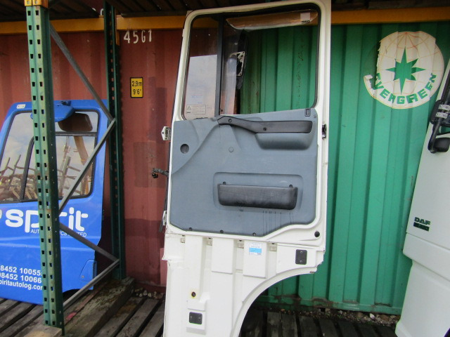 DAF XF 95 OFF/SIDE(DRIVERS) COMPLETE DOOR - Kabin ve iç mekan - Kamyon: fotoğraf 2 DAF XF 95 OFF/SIDE(DRIVERS) COMPLETE DOOR - Kabin ve iç mekan - Kamyon: fotoğraf 2