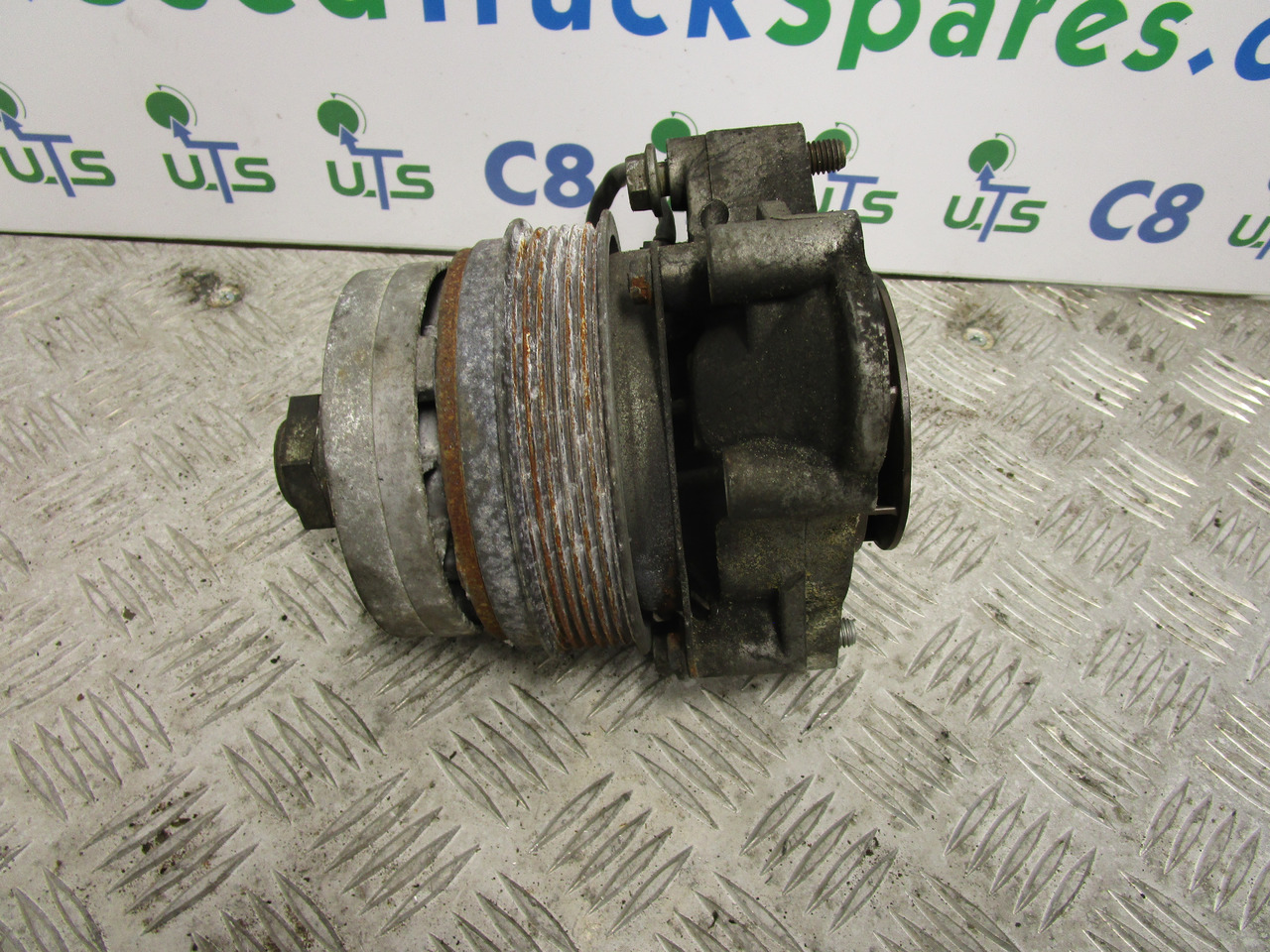 IVECO DAILY 3.0 WATER PUMP & VISCUSS COUPLING - Motor ve yedek parça - Kamyon: fotoğraf 1 IVECO DAILY 3.0 WATER PUMP & VISCUSS COUPLING - Motor ve yedek parça - Kamyon: fotoğraf 1