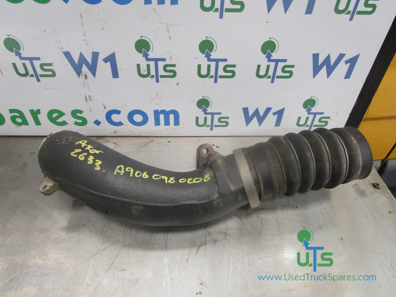 MERCEDES AXOR 2633 (OM926) INTERCOOLER PIPE P/NO A9060980208 - Motor ve yedek parça - Kamyon: fotoğraf 1 MERCEDES AXOR 2633 (OM926) INTERCOOLER PIPE P/NO A9060980208 - Motor ve yedek parça - Kamyon: fotoğraf 1