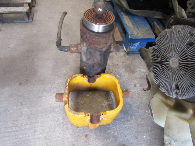 UNDERFLOOR TIPPING RAM 6 STAGE REMOVED FOR 2019 VOLVO FE 18TON TIPPER - Hidrolik - Kamyon: fotoğraf 3 UNDERFLOOR TIPPING RAM 6 STAGE REMOVED FOR 2019 VOLVO FE 18TON TIPPER - Hidrolik - Kamyon: fotoğraf 3