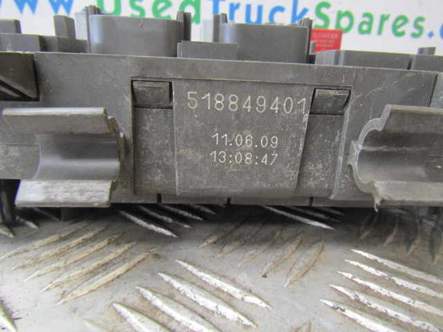VOLVO FE FUSEBOARD COMPLETE P/NO 518849401 - Elektrik sistemi - Kamyon: fotoğraf 2 VOLVO FE FUSEBOARD COMPLETE P/NO 518849401 - Elektrik sistemi - Kamyon: fotoğraf 2