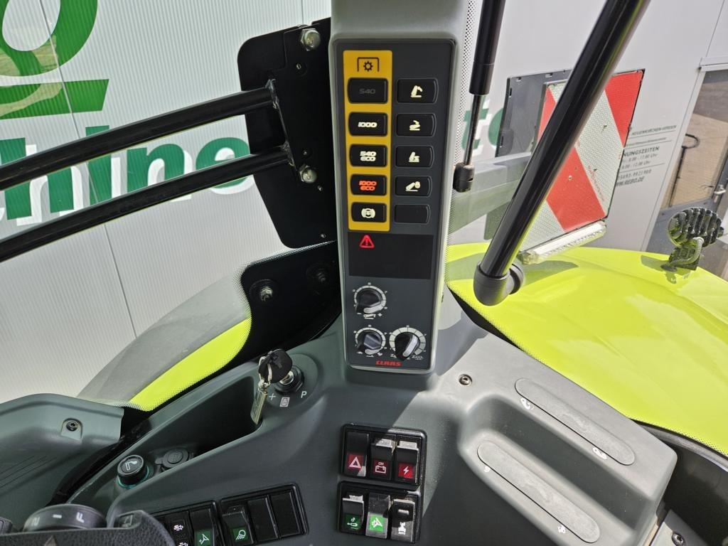 Traktör CLAAS AXION 810 CMATIC: fotoğraf 17