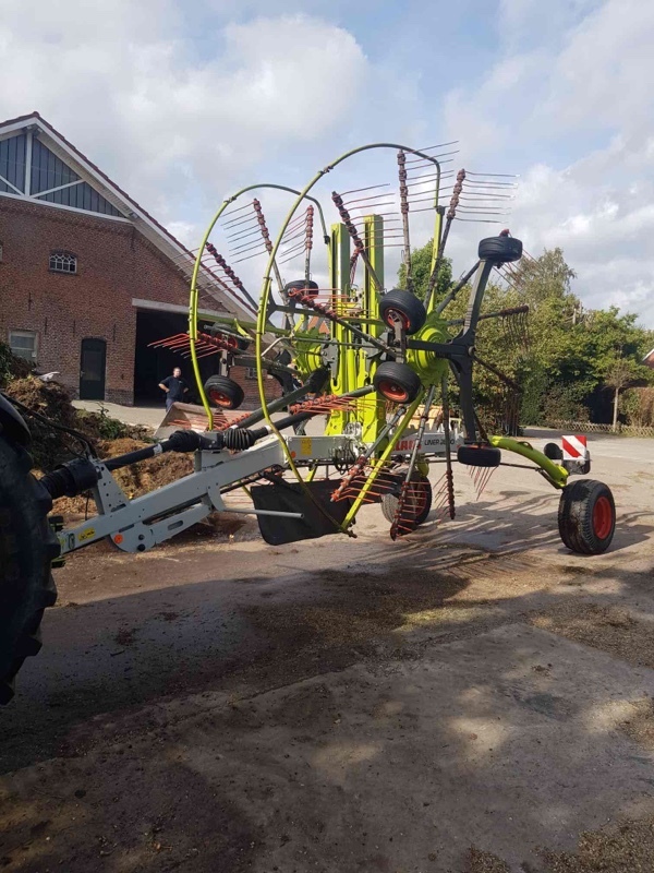 CLAAS Liner 2800 - Ot toplama tırmığı: fotoğraf 1 CLAAS Liner 2800 - Ot toplama tırmığı: fotoğraf 1