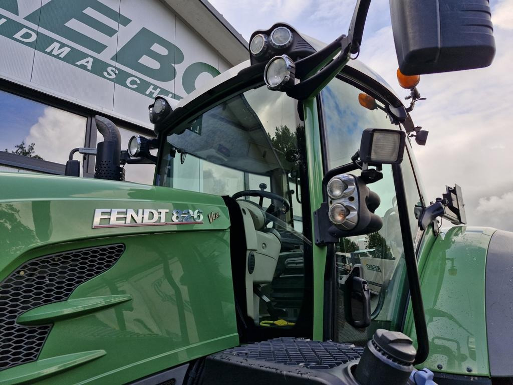 Fendt 826 VARIO PROFI PLUS - Traktör: fotoğraf 4 Fendt 826 VARIO PROFI PLUS - Traktör: fotoğraf 4