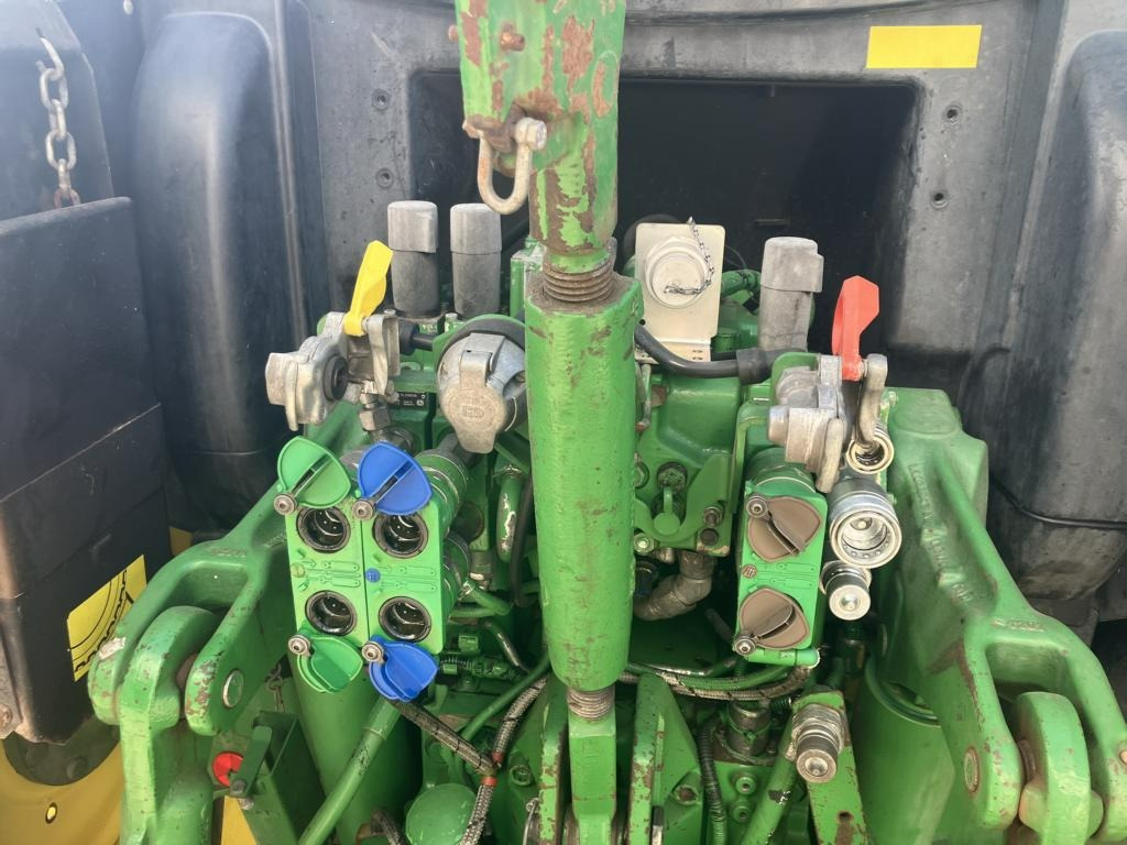 Traktör John Deere 6125R: fotoğraf 32