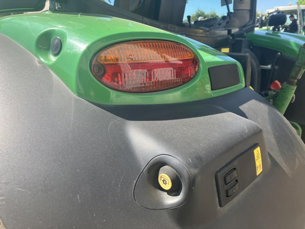Traktör John Deere 6125R: fotoğraf 33