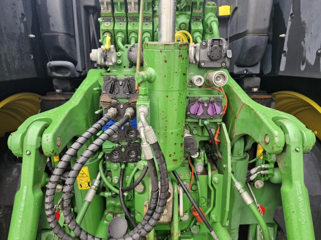 Traktör John Deere 6230R: fotoğraf 26