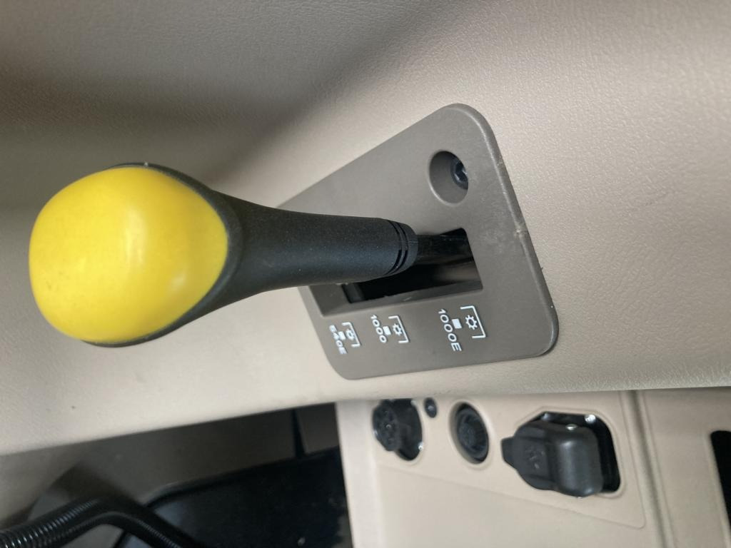 John Deere 6M240 - Traktör: fotoğraf 4 John Deere 6M240 - Traktör: fotoğraf 4