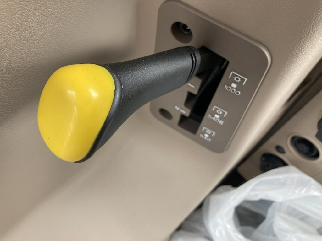 John Deere 6M240 - Traktör: fotoğraf 2 John Deere 6M240 - Traktör: fotoğraf 2