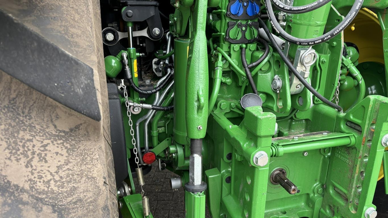 Yeni Traktör John Deere 6R215: fotoğraf 8 Yeni Traktör John Deere 6R215: fotoğraf 8