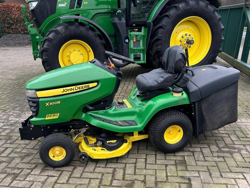 John Deere X305R RASENTRAKTOR (MY11) - Çayır biçme makinesi: fotoğraf 1 John Deere X305R RASENTRAKTOR (MY11) - Çayır biçme makinesi: fotoğraf 1