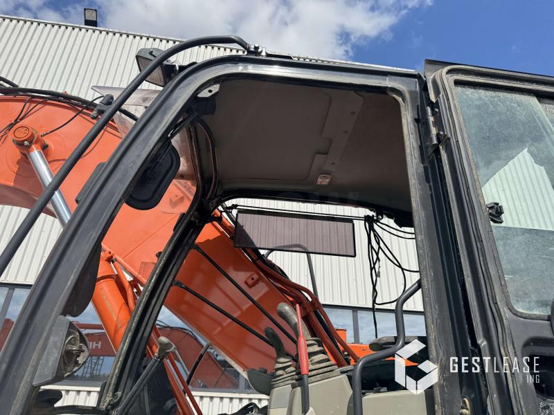 Paletli ekskavatör Hitachi ZX180LC-5B: fotoğraf 10