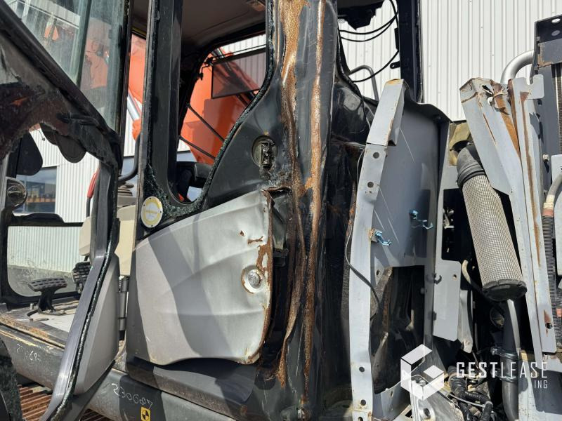 Paletli ekskavatör Hitachi ZX180LC-5B: fotoğraf 17