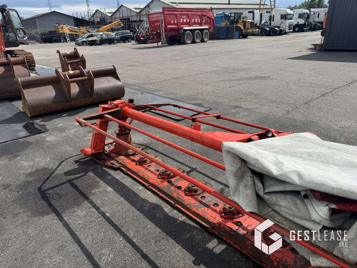 Kuhn GMD 4010 FF - Çayır biçme makinesi: fotoğraf 4 Kuhn GMD 4010 FF - Çayır biçme makinesi: fotoğraf 4