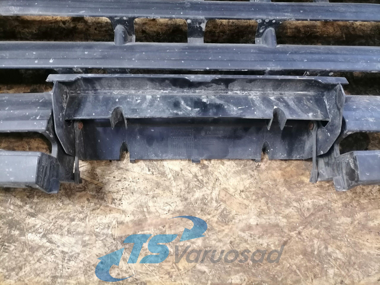 DAF Grille panel 1635802 - Izgara - Kamyon: fotoğraf 5 DAF Grille panel 1635802 - Izgara - Kamyon: fotoğraf 5