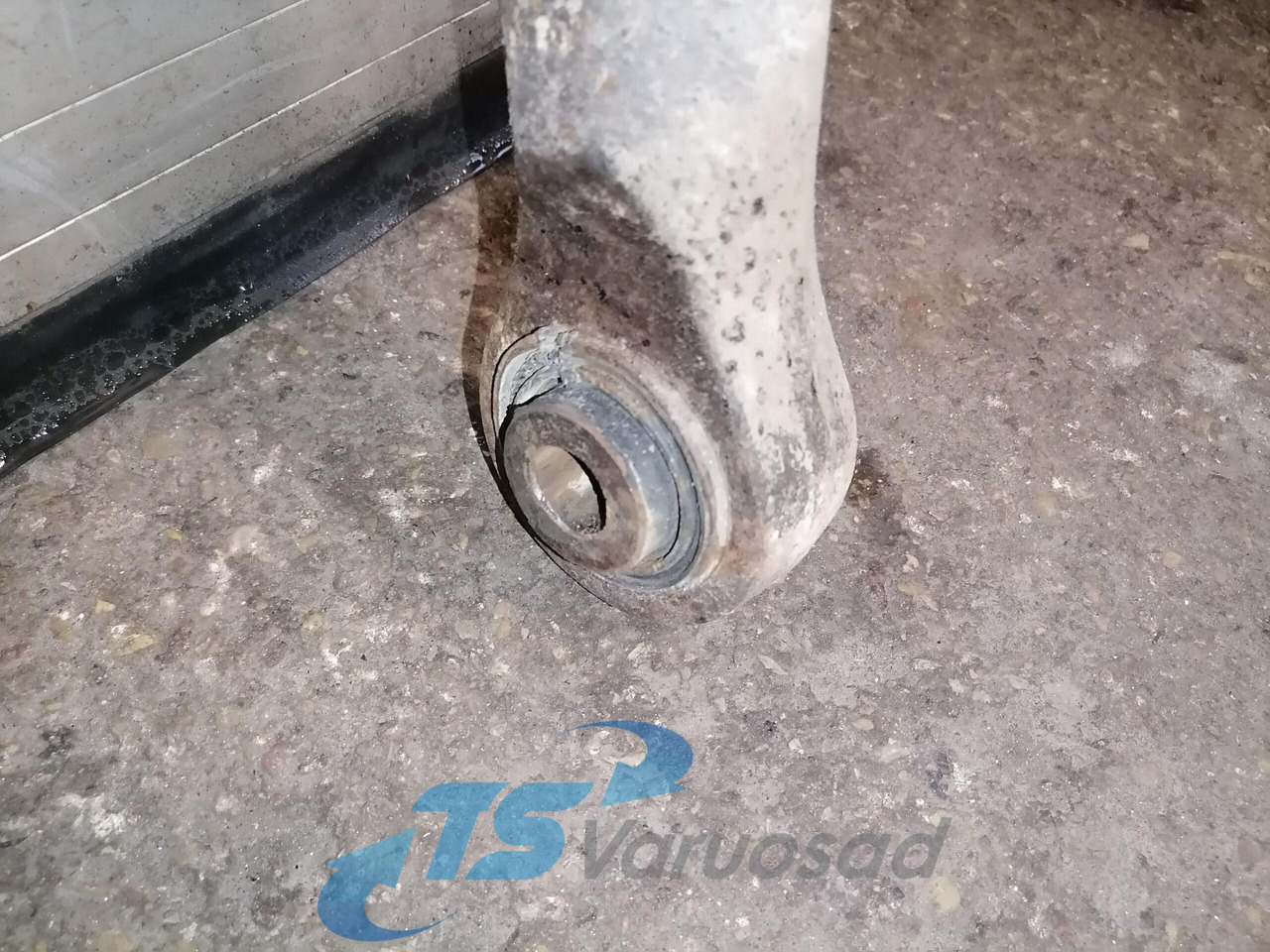 MAN Anti-roll bar 81437156116 - Viraj denge çubuğu - Kamyon: fotoğraf 3 MAN Anti-roll bar 81437156116 - Viraj denge çubuğu - Kamyon: fotoğraf 3