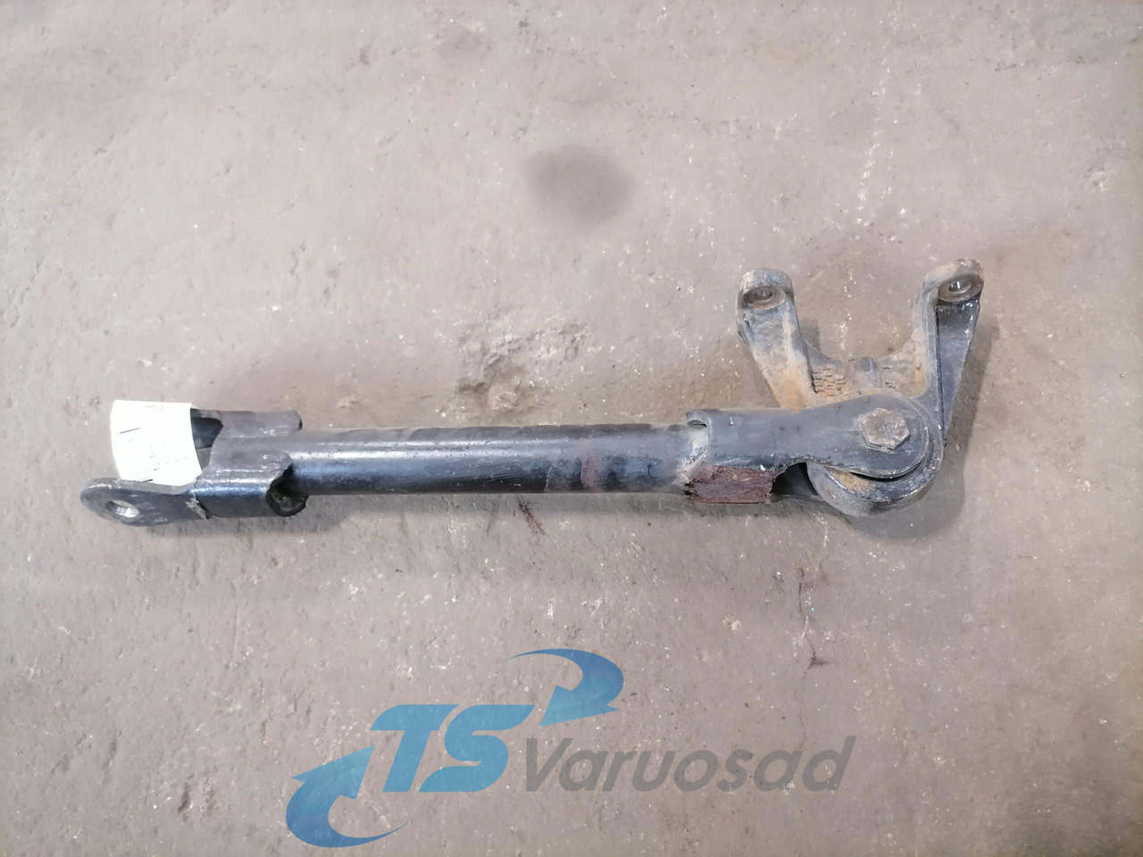 MAN Anti roll bar bracket 81437185111 - Viraj denge çubuğu - Kamyon: fotoğraf 2 MAN Anti roll bar bracket 81437185111 - Viraj denge çubuğu - Kamyon: fotoğraf 2