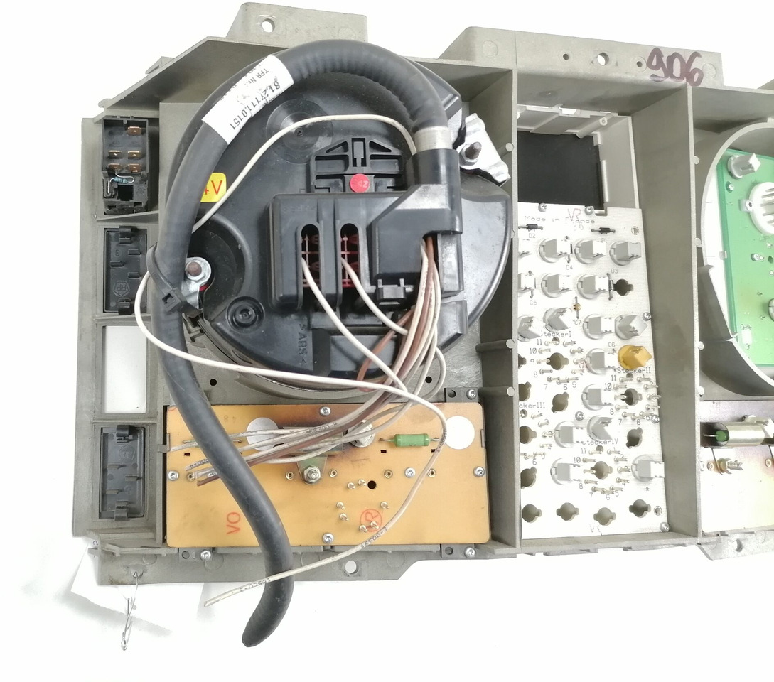 MAN Dashboard 81272026107 - Gösterge panosu - Kamyon: fotoğraf 4 MAN Dashboard 81272026107 - Gösterge panosu - Kamyon: fotoğraf 4