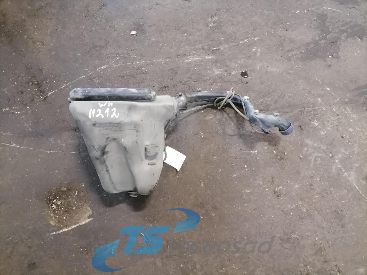 MAN Windscreen washer fluid tank 81264810079 - Silecek - Kamyon: fotoğraf 1 MAN Windscreen washer fluid tank 81264810079 - Silecek - Kamyon: fotoğraf 1