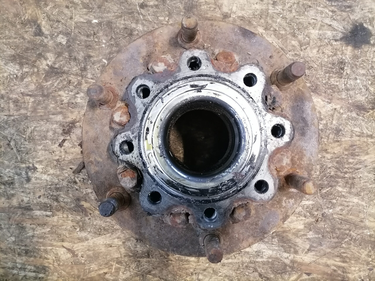 MB Atego truck with wheel hub A9703560301 - Üniversal parça - Kamyon: fotoğraf 4 MB Atego truck with wheel hub A9703560301 - Üniversal parça - Kamyon: fotoğraf 4