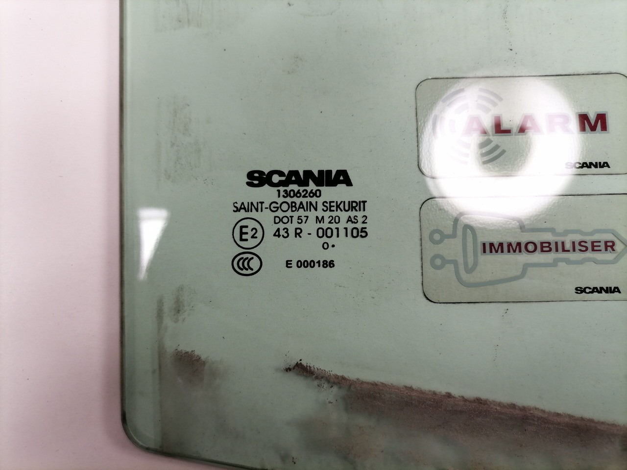 Scania Küljeklaas, parem 1306260 - Cam ve yedek parça - Kamyon: fotoğraf 2 Scania Küljeklaas, parem 1306260 - Cam ve yedek parça - Kamyon: fotoğraf 2