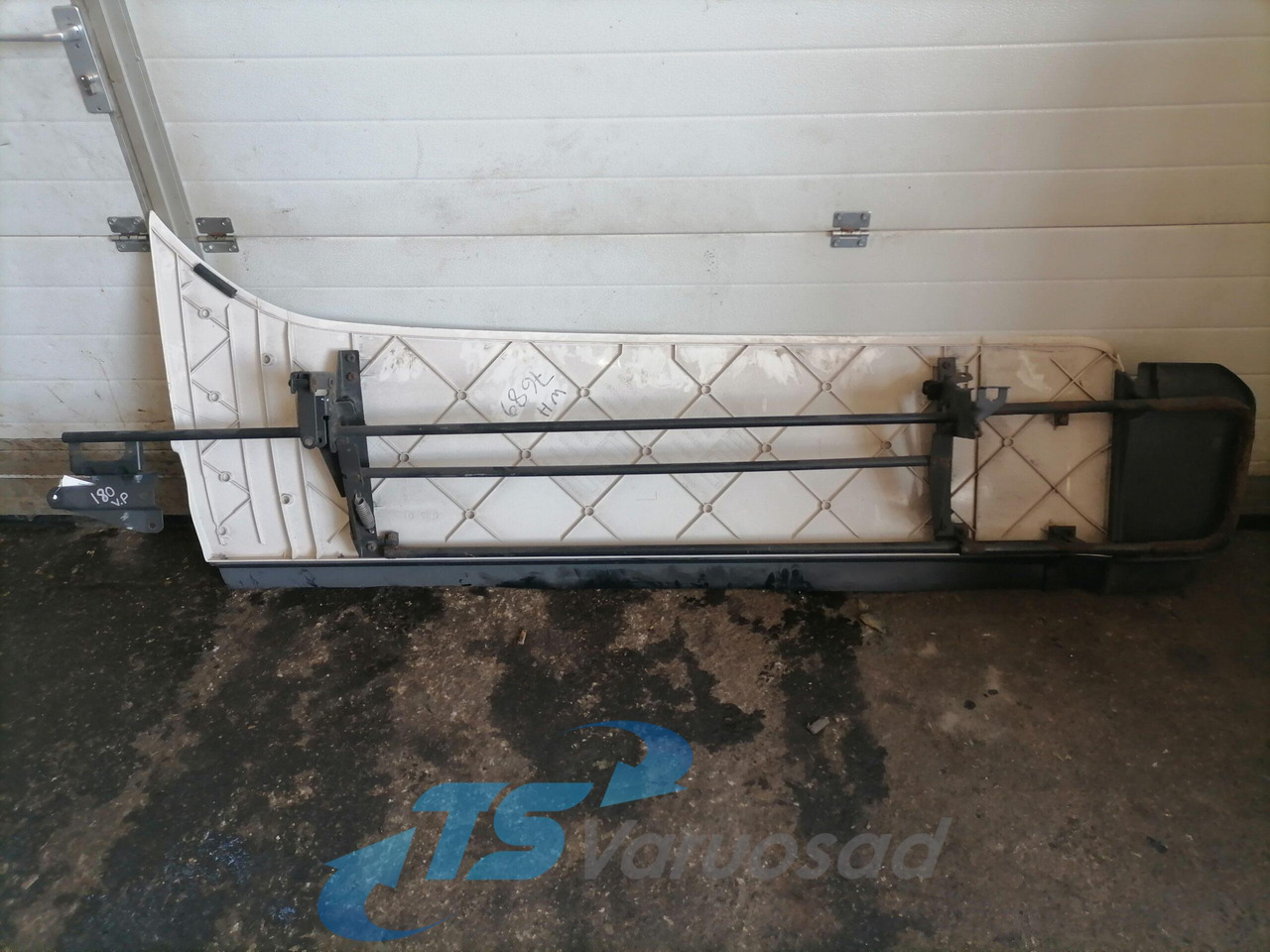 Scania Scania kabiini tuulesuunaja, vasak külg 1534039 - Aerodinamik/ Spoylerler - Kamyon: fotoğraf 2 Scania Scania kabiini tuulesuunaja, vasak külg 1534039 - Aerodinamik/ Spoylerler - Kamyon: fotoğraf 2