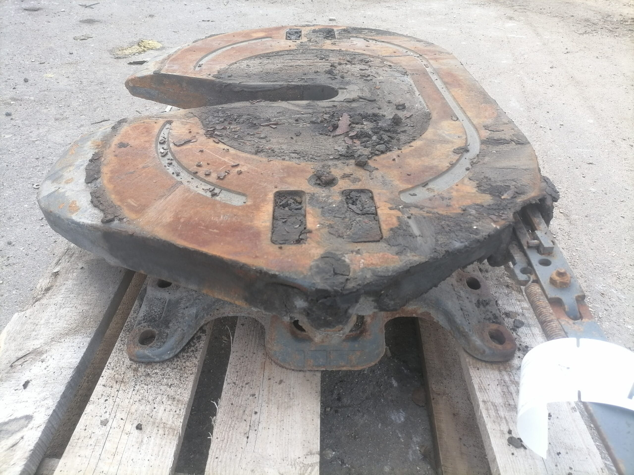 Universaalne Fifht wheel JOST - Beşinci teker - Kamyon: fotoğraf 4 Universaalne Fifht wheel JOST - Beşinci teker - Kamyon: fotoğraf 4