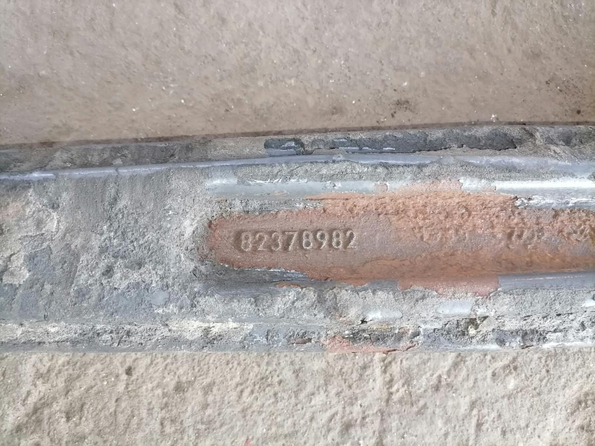 Volvo Air spring bracket 82378982 - Hava süspansiyonu - Kamyon: fotoğraf 4 Volvo Air spring bracket 82378982 - Hava süspansiyonu - Kamyon: fotoğraf 4