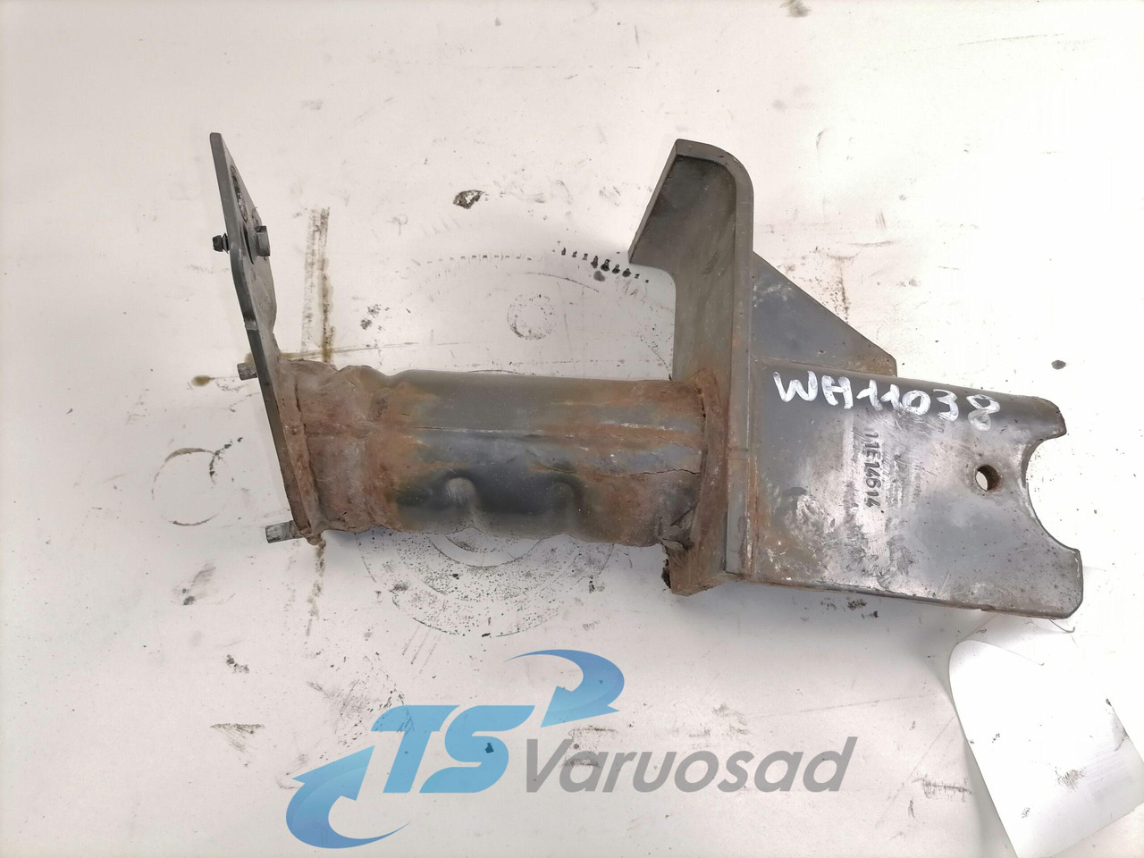Volvo Bumper bracket 82928883 - Tampon - Kamyon: fotoğraf 2 Volvo Bumper bracket 82928883 - Tampon - Kamyon: fotoğraf 2