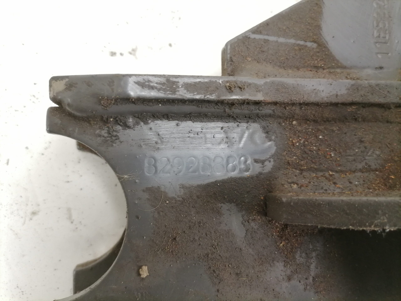 Volvo Bumper bracket 82928883 - Tampon - Kamyon: fotoğraf 4 Volvo Bumper bracket 82928883 - Tampon - Kamyon: fotoğraf 4