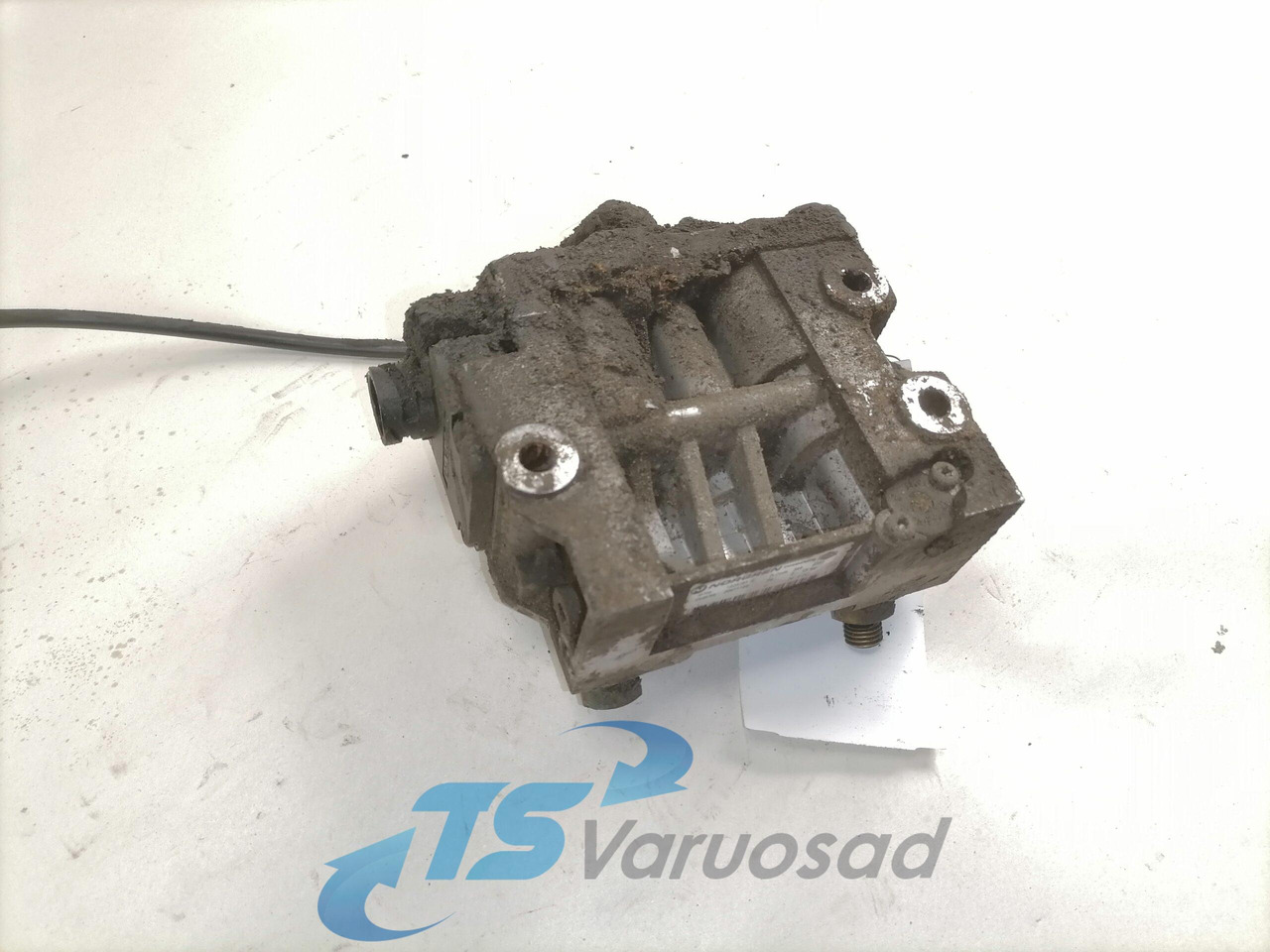 Volvo Engine control switch 2041199 - Egzoz sistemi - Kamyon: fotoğraf 1 Volvo Engine control switch 2041199 - Egzoz sistemi - Kamyon: fotoğraf 1